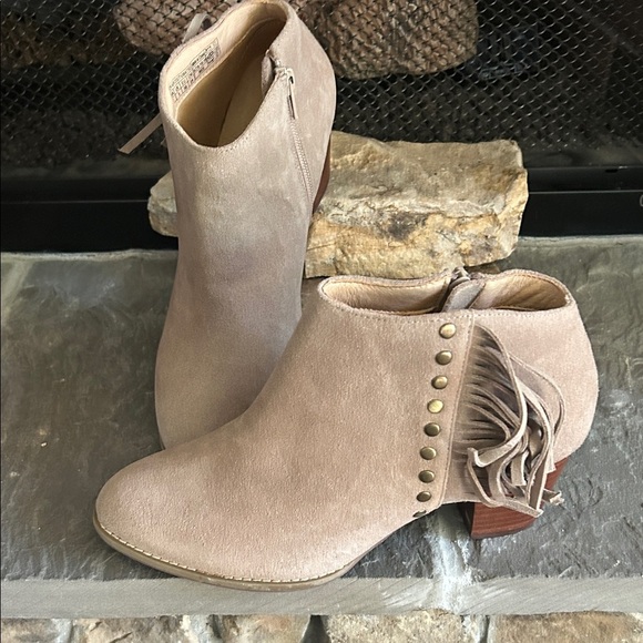Vionic Beige Suede Ankle Booties - Picture 5 of 6